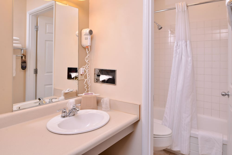 Bathroom 4, Campus Inn And Suites, Lane