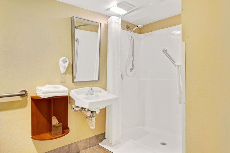 Bathroom 3, Windsor Hotel, Mercer