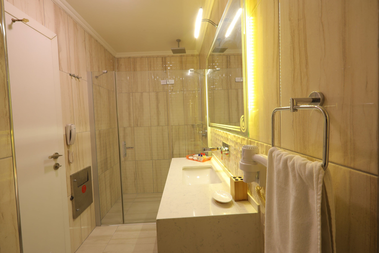 Bathroom 4, Berrak Otel, Salihli