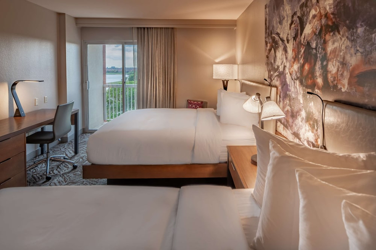 Bedroom 3, DoubleTree by Hilton Dallas - Farmers Branch, Dallas
