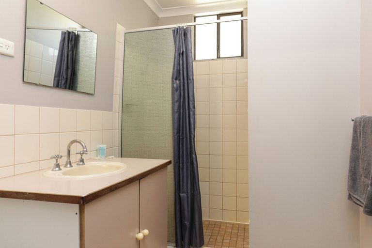 Bathroom 4, Tom Price Tourist Park, Ashburton