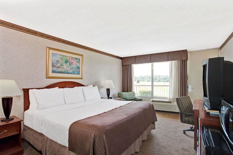 Bedroom 2, Days Inn by Wyndham Forrest City, Saint Francis