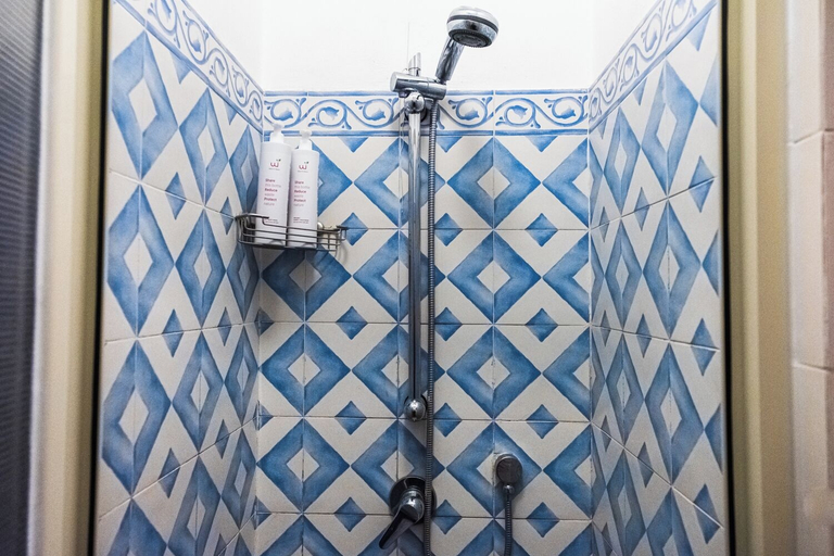 Bathroom 3, Terrazza con vista Etna e c. storico, Catania