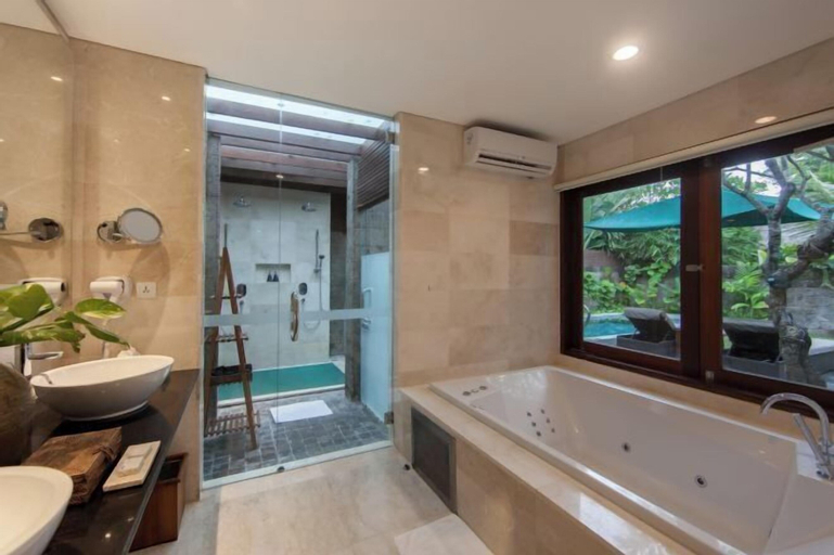 Bathroom 12