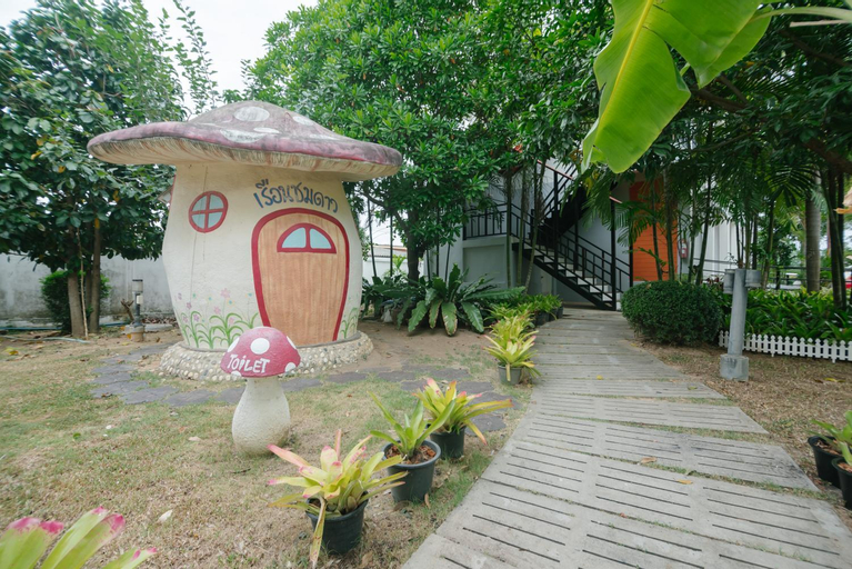 Exterior & Views 14
