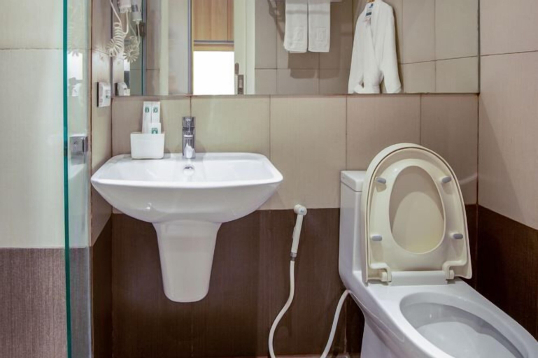Bathroom 12