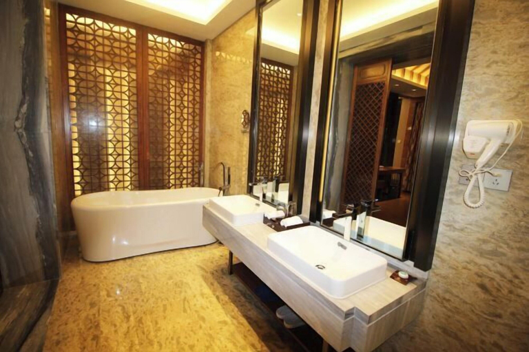 Bathroom 4, Huazhushan Hotel, Qiannan Buyei and Miao