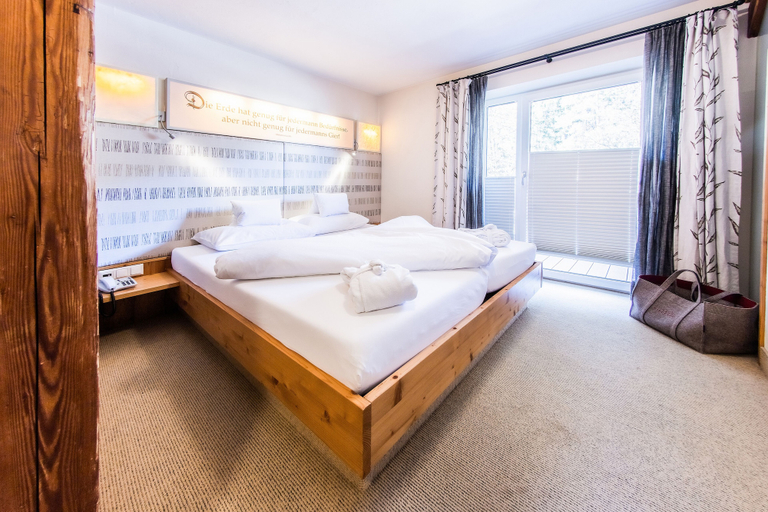 Bedroom 3, Hotel Riederhof, Landeck