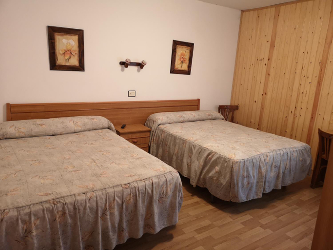 Others 2, Hostal Pirineos Sarvise, Huesca