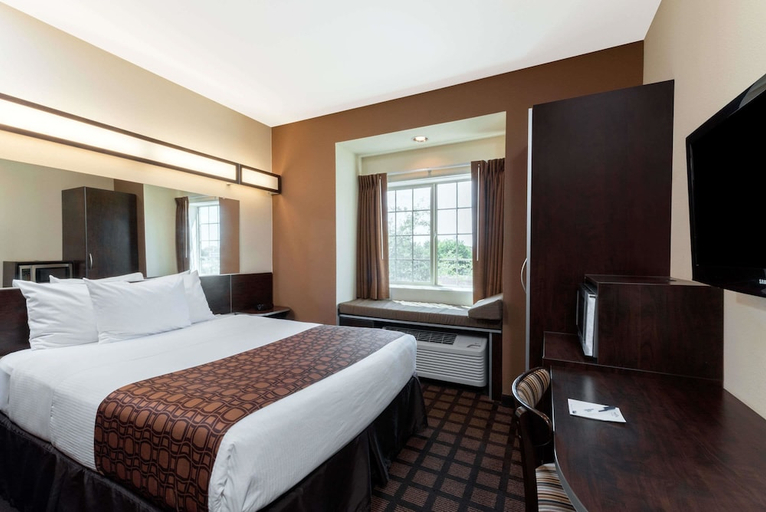Bedroom 3, Microtel Inn & Suites by Wyndham Eagle Pass, Maverick