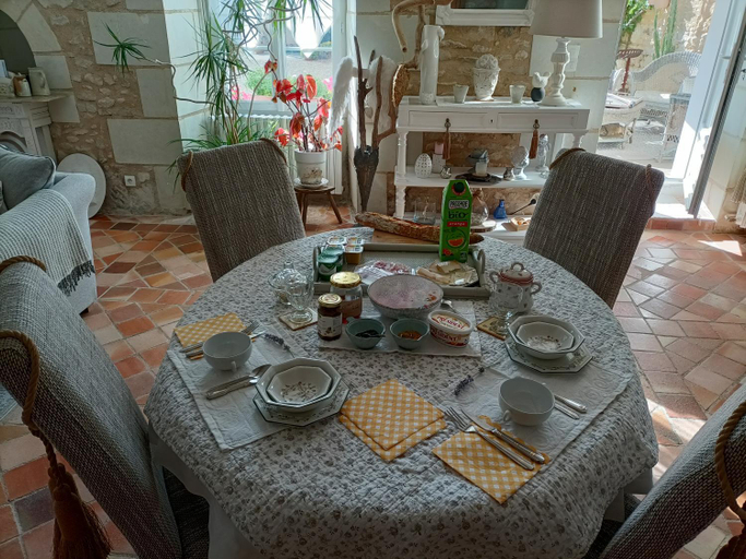 Food & Drinks, La Little School Chambres d'Hotes a Arcay, Vienne
