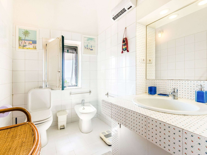 Bathroom 4, Holiday Home in Santa Tecla Near Etna Beach, Catania