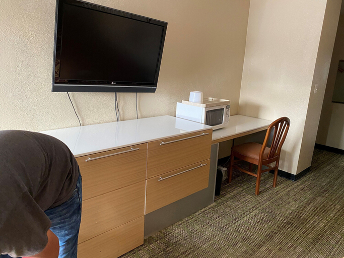 Others 5, PACIFIC EXPRESS INN, Merced