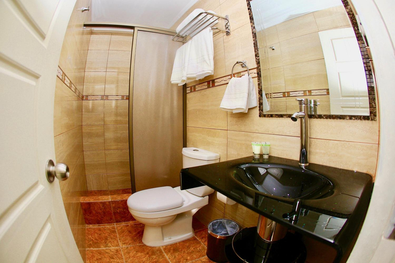 Bathroom 4, Yakana Hotel, El Loa