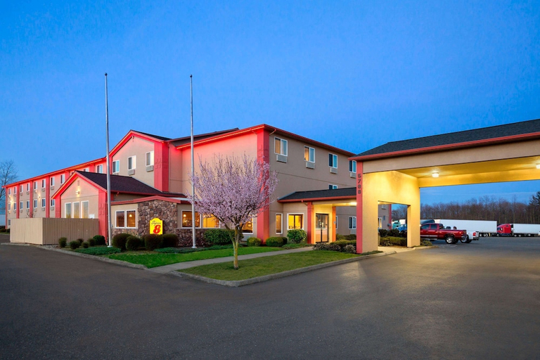 Exterior & Views