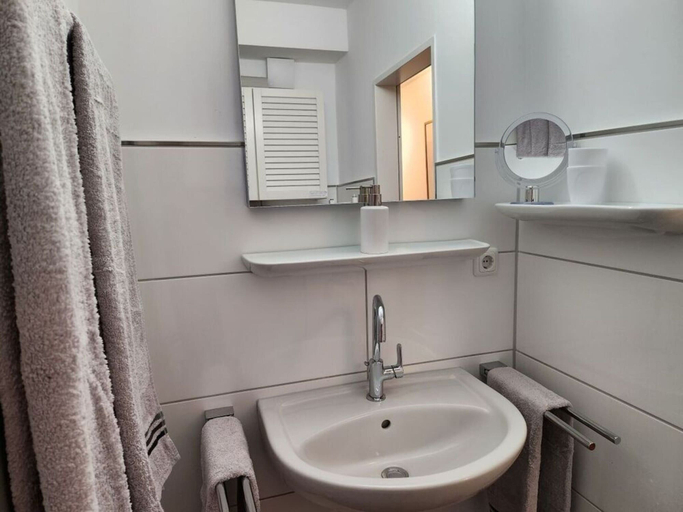 Bathroom 5, Sound of the sea Modern Retreat, Friesland