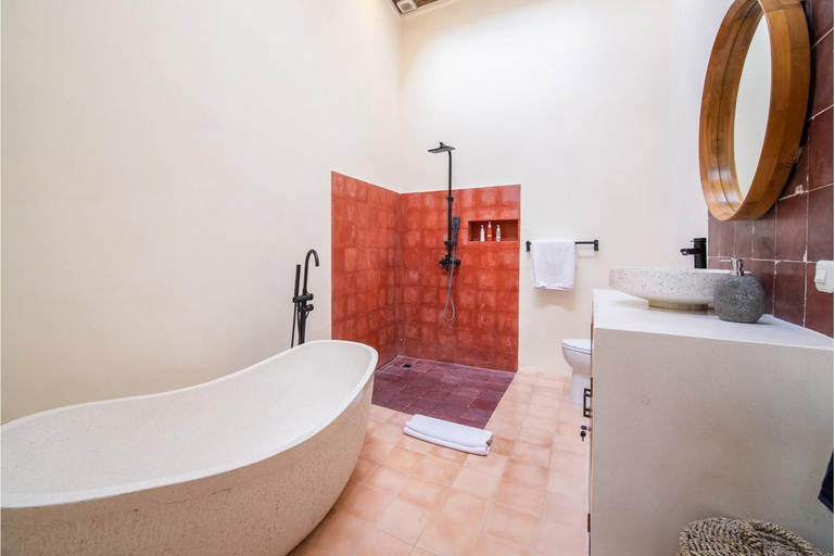 Bathroom 1, Villa Helene Canggu, Badung