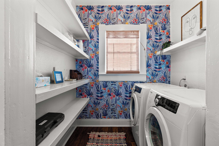 Bathroom 3, Gorgeous Artistic Fully Fenced Home Near Downtown, Bexar