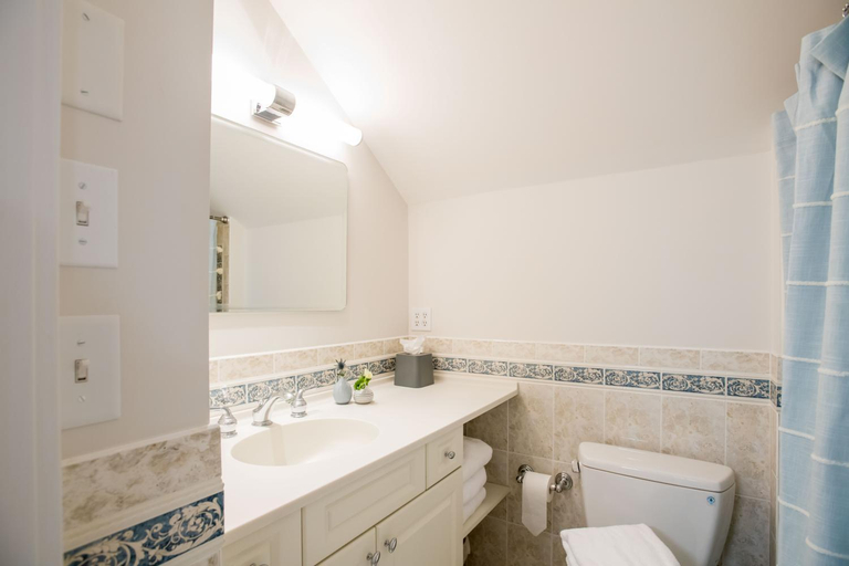 Bathroom, The Bungalow, Nantucket