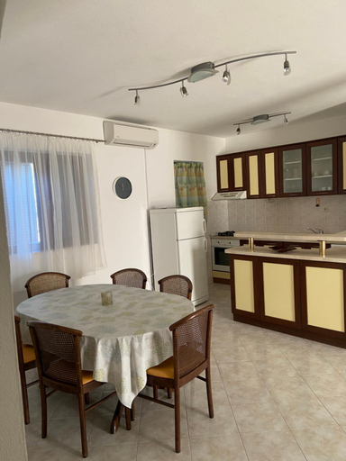 Others 4, Apartmani Silence, Rogoznica