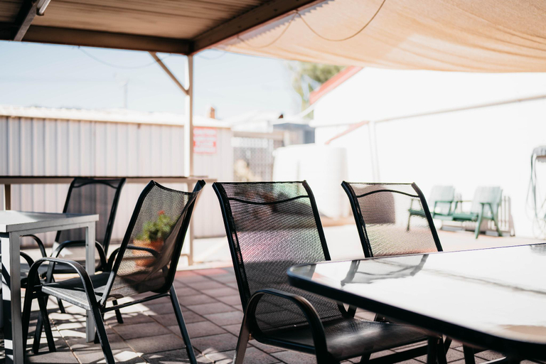Food & Drinks 4, Motel Poinsettia, Port Augusta