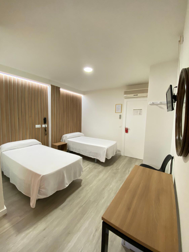 Bedroom 4, Hotel Victoria Centro, Granada