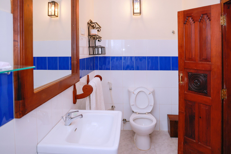 Bathroom 2, South Point Cottage - Whole Villa 3 Bedrooms (Sleeps 6), Habaraduwa