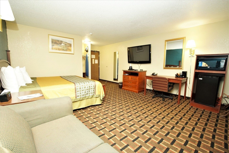 Bedroom 2, Faribault Hometown Inn & Suites, Rice