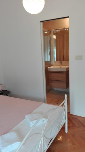Others 4, Rooms Marana, Split