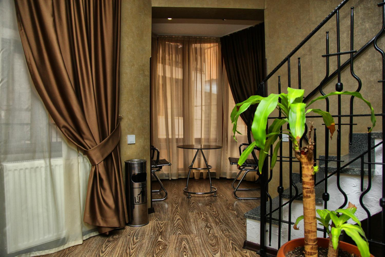 Others 4, Hotel Obola, Samtredia