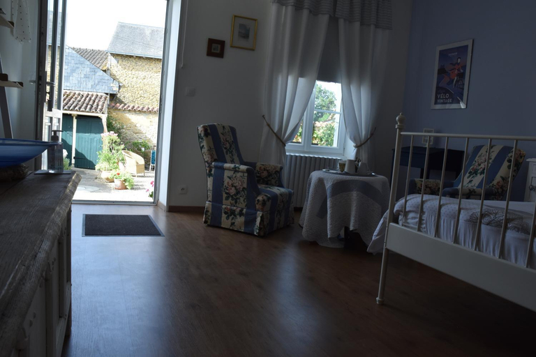 Others 5, La Little School Chambres d'Hotes a Arcay, Vienne