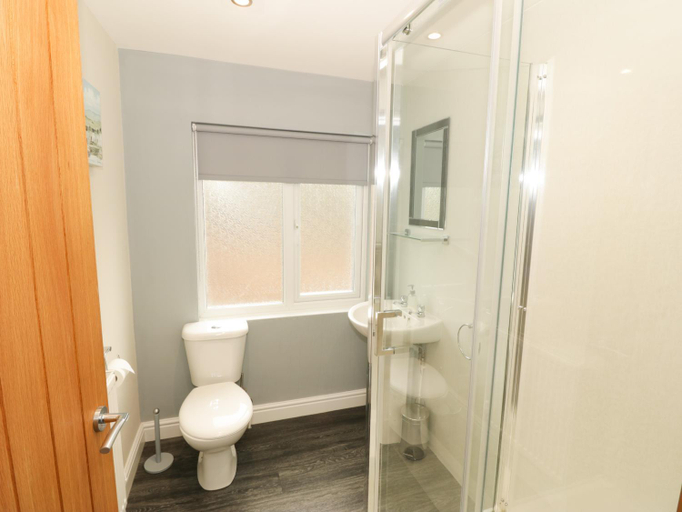 Bathroom 3, Bryn, Gwynedd