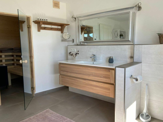 Bathroom 3, Spacious Apartment With Balcony, Schleswig-Flensburg