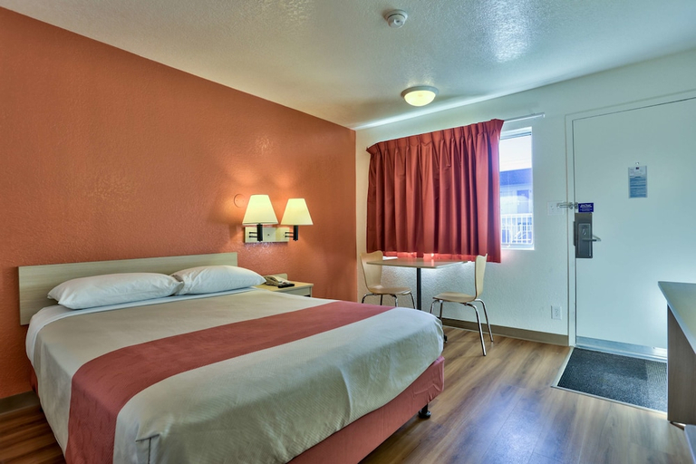 Bedroom 2, Motel6 Flagstaff, AZ - Butler, Coconino