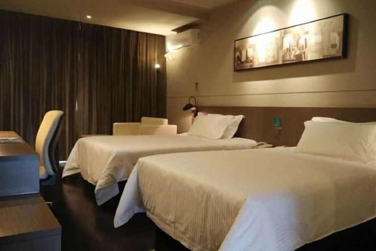Bedroom 27