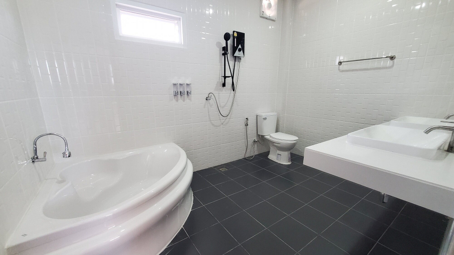 Bathroom 4, BnB Resort at Sam Roi Yot, K. Sam Roi Yot
