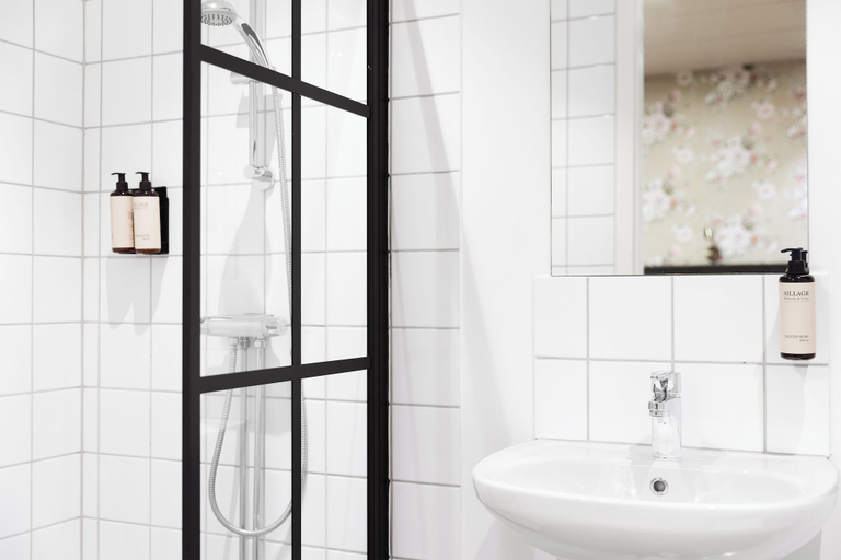 Bathroom 5, Gibsons Hotell, Partille
