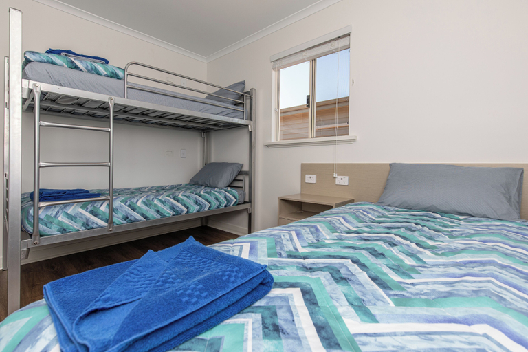 Bedroom 3, Kalbarri Red Bluff Tourist Park, Northampton