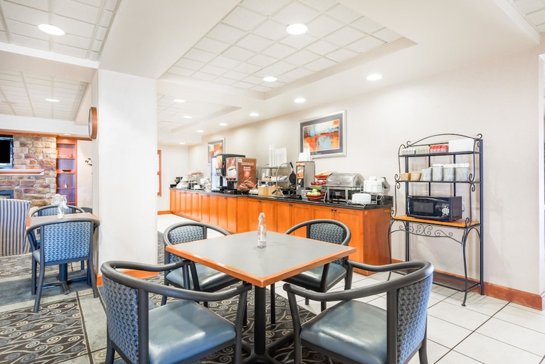 Food & Drinks 5, Wingate by Wyndham Erie, Erie