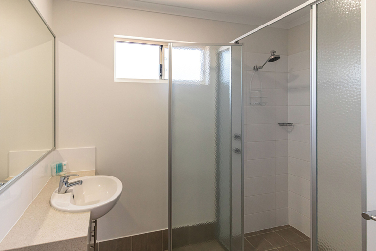 Bathroom 4, Kalbarri Red Bluff Tourist Park, Northampton