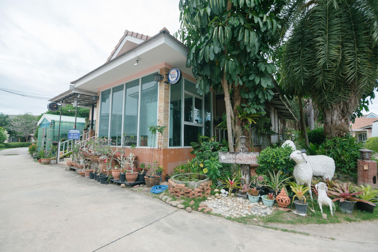 Public Area 4, Reuan Chom Dao Resort, Chom Bung