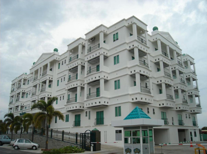 Exterior & Views