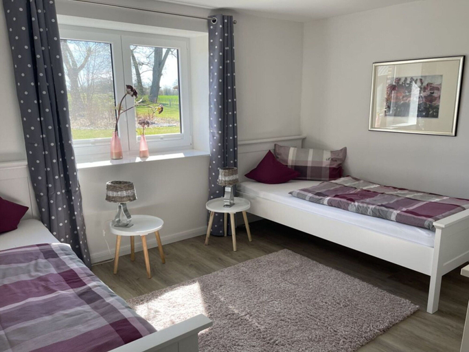 Room 5, Spacious Apartment With Balcony, Schleswig-Flensburg