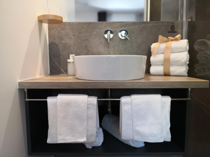 Bathroom 2, Scuderia Split Rooms, Split