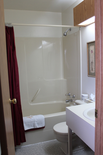 Bathroom 5, Pines Motel, Division No. 14
