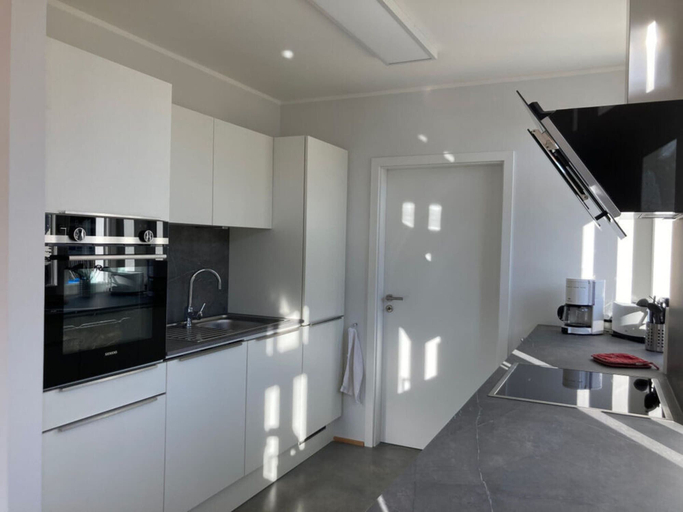 Private kitchen, Small Boulder Comfortable Vacation Home, Rostock