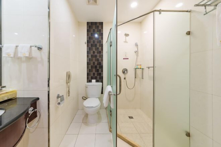 Bathroom 2, Century Dynasty Hotel, Zhangjiakou
