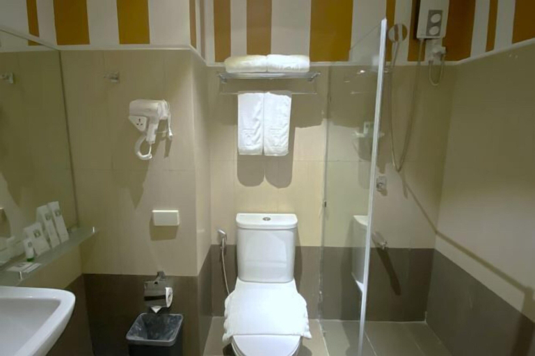 Bathroom 11