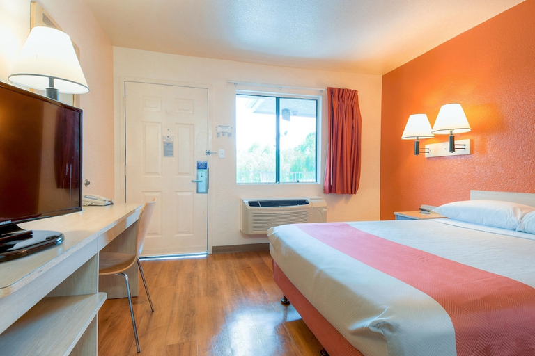 Bedroom 2, Motel6 El Cajon, CA - San Diego, San Diego