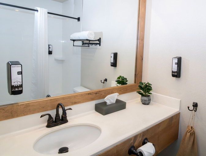 Bathroom 4, Inn at Mount Shasta, Siskiyou